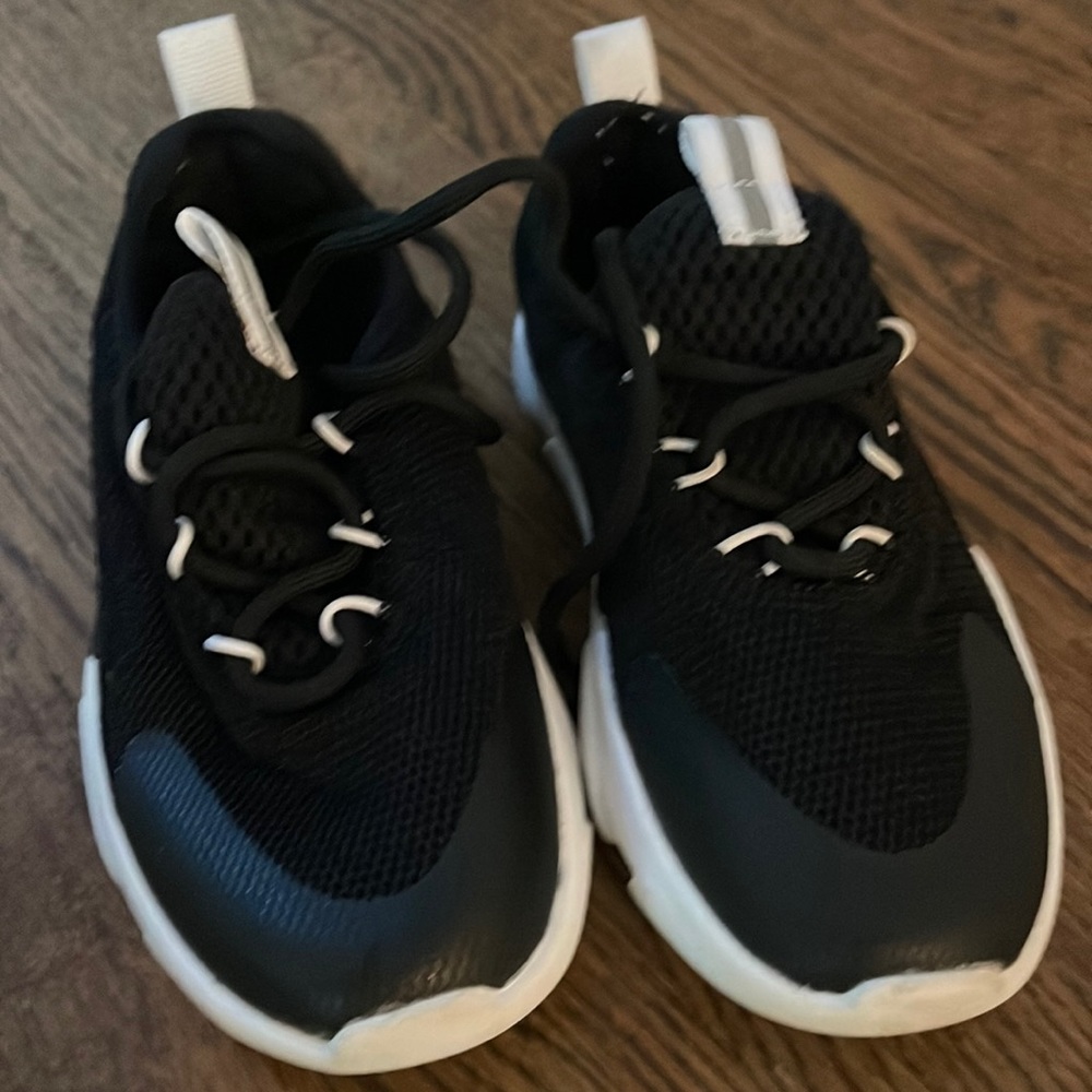 Boys tennis shoes